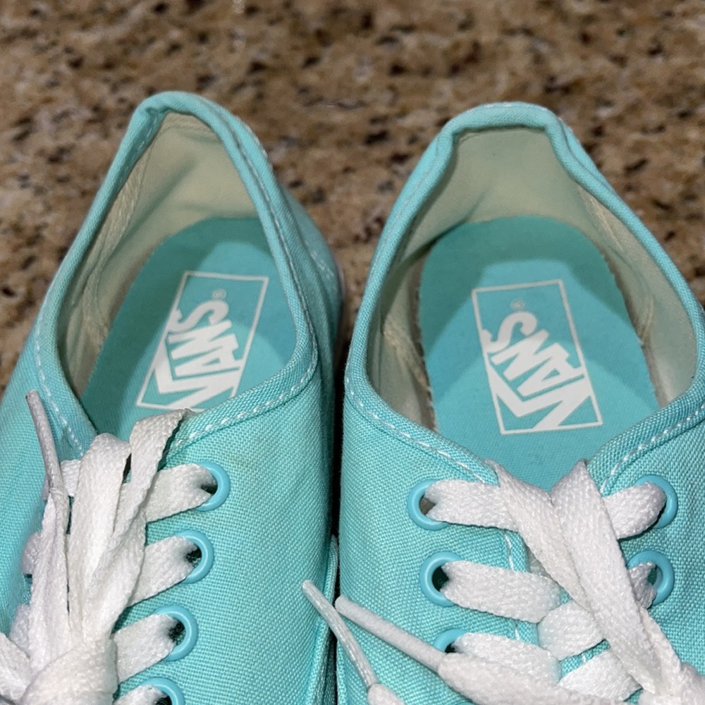 Vans - Picture 2 of 9